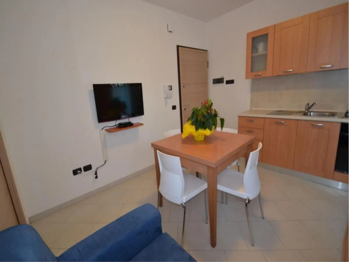 Apartment Modern Flat With Private Garden In Rosolina Mare
