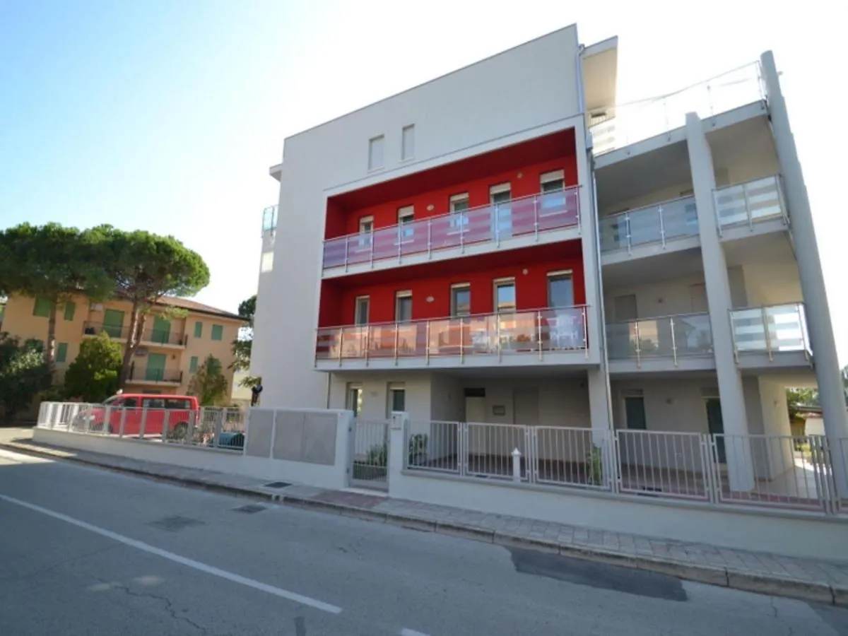 Apartment Modern Flat With Private Garden In Rosolina Mare