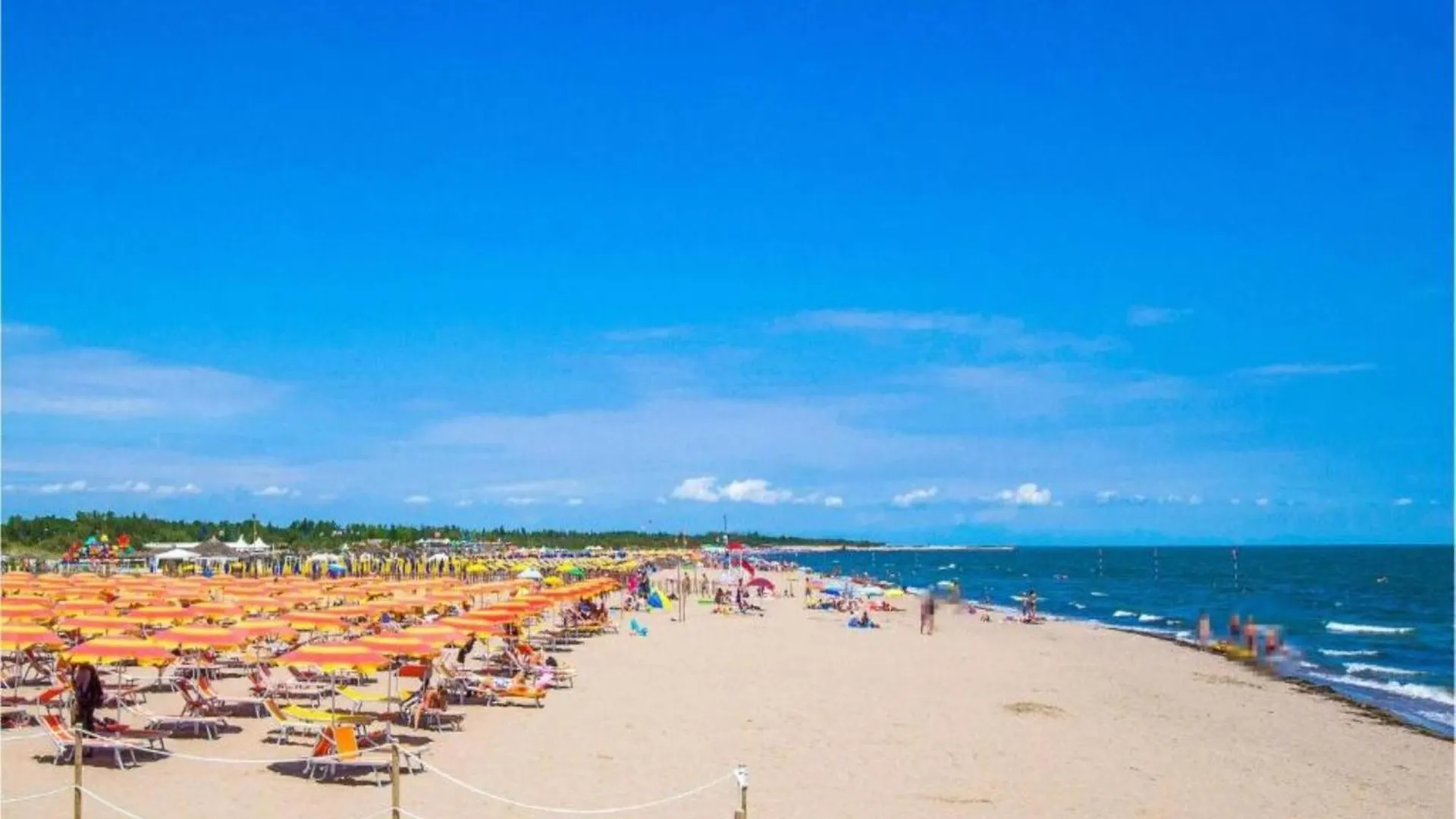 Apartment Modern Flat With Private Garden In Rosolina Mare